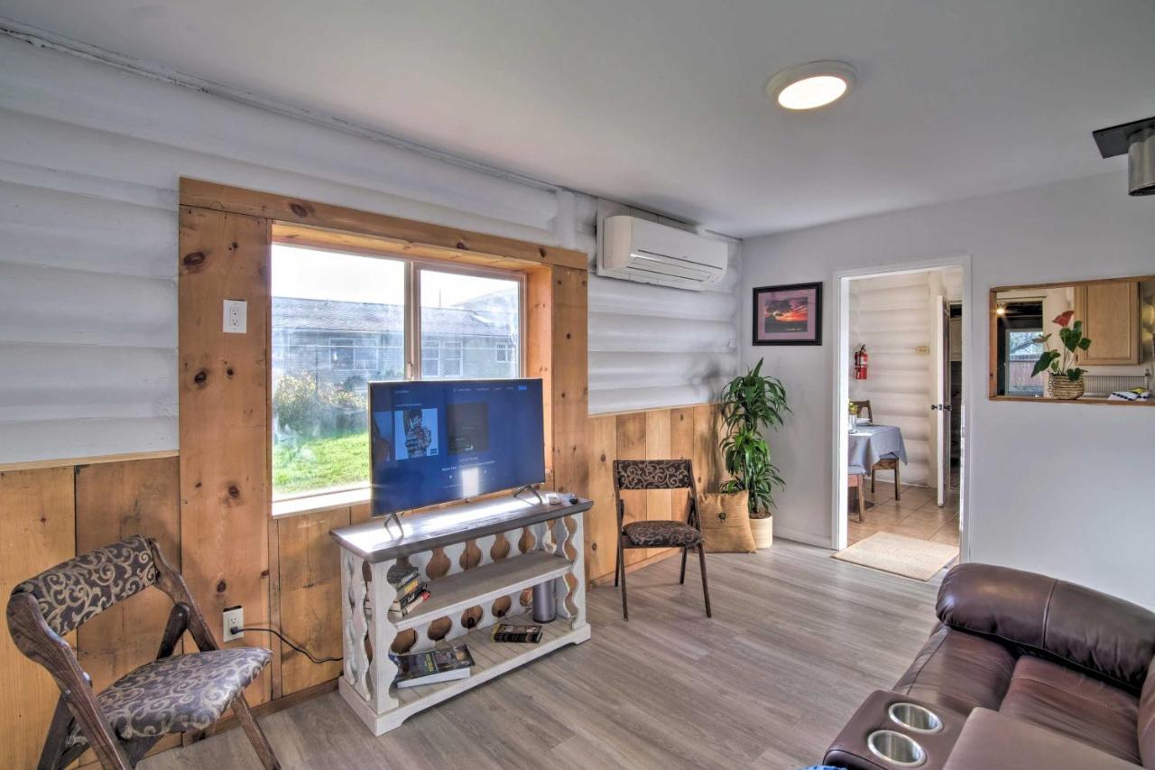 Unique Dog-Friendly Log Cabin Short Walk To Ocean Crescent City Eksteriør billede