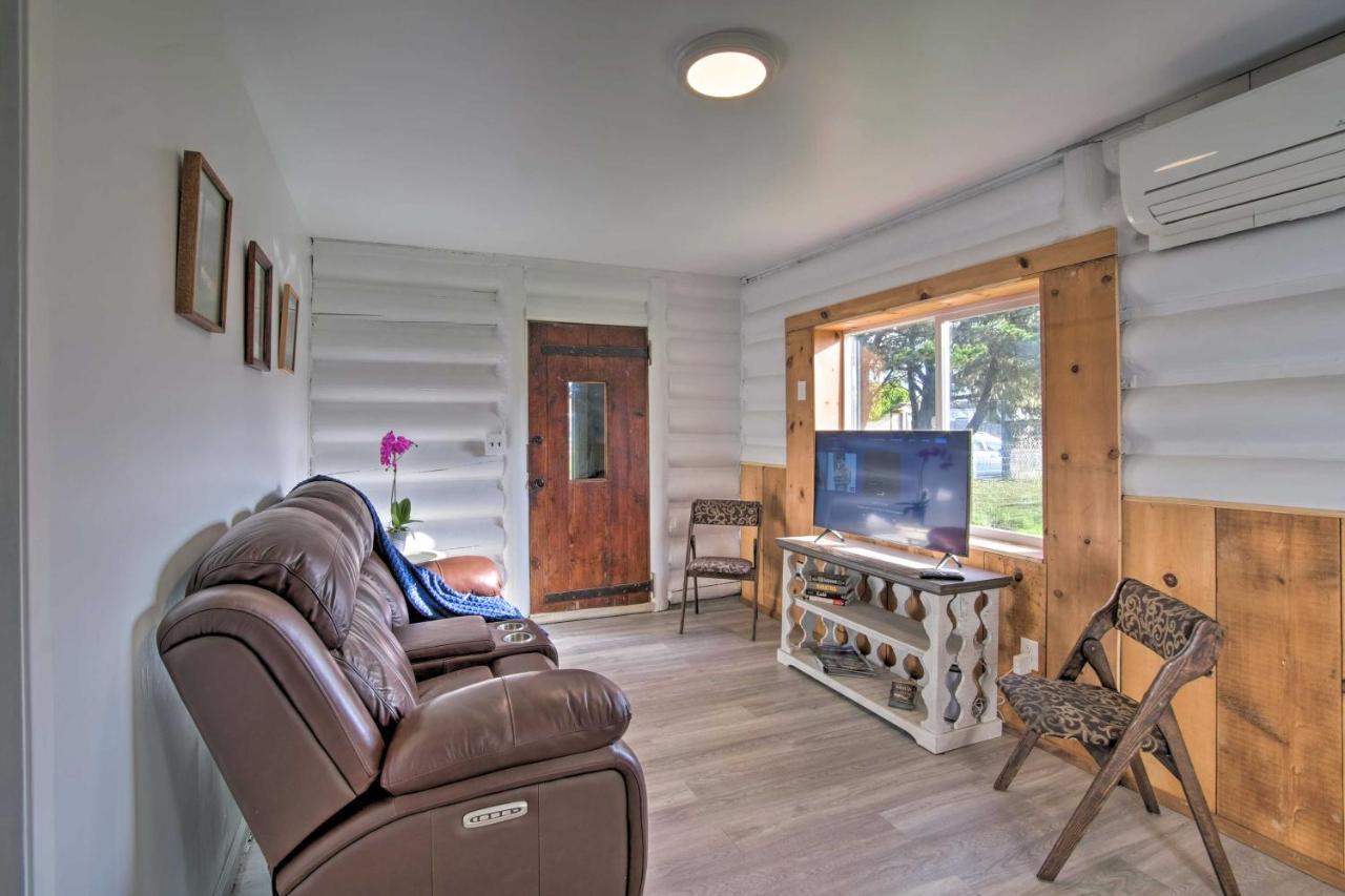 Unique Dog-Friendly Log Cabin Short Walk To Ocean Crescent City Eksteriør billede