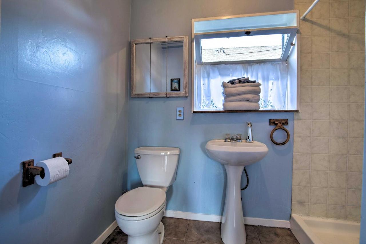 Unique Dog-Friendly Log Cabin Short Walk To Ocean Crescent City Eksteriør billede