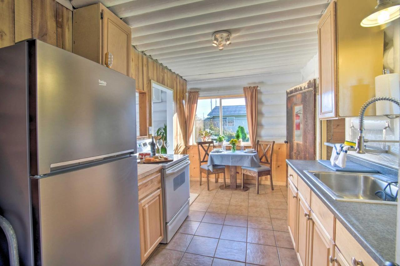 Unique Dog-Friendly Log Cabin Short Walk To Ocean Crescent City Eksteriør billede