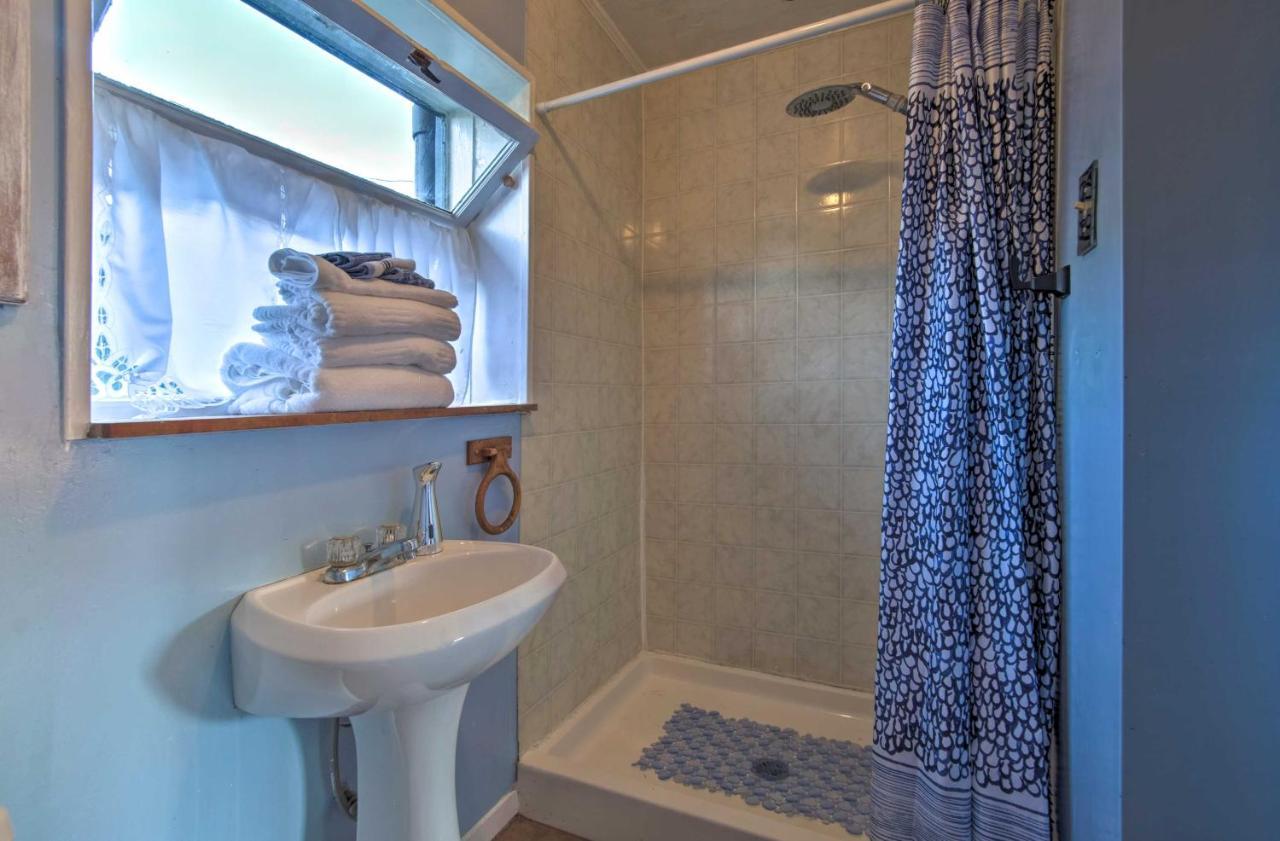Unique Dog-Friendly Log Cabin Short Walk To Ocean Crescent City Eksteriør billede