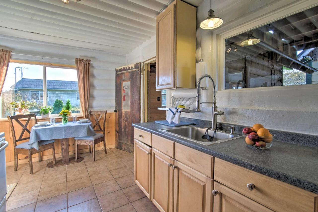 Unique Dog-Friendly Log Cabin Short Walk To Ocean Crescent City Eksteriør billede