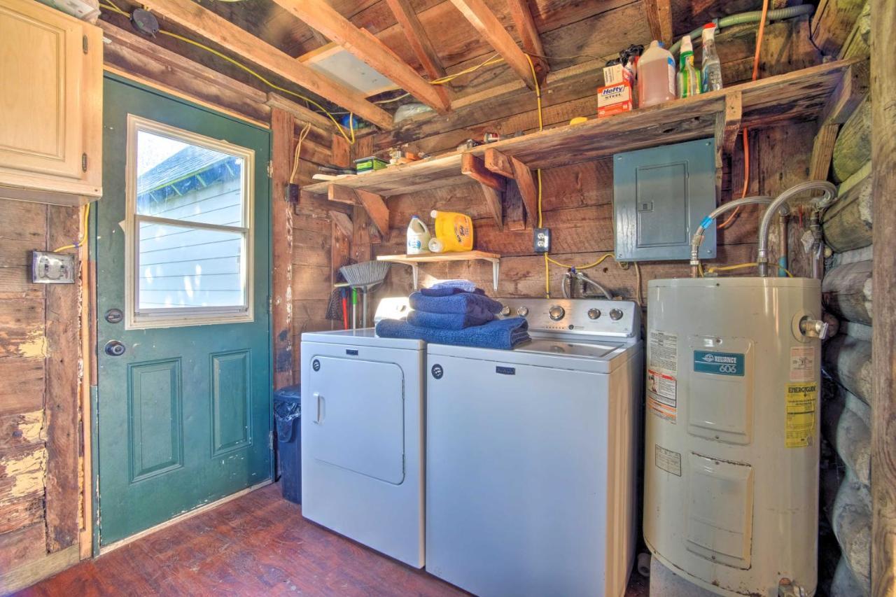 Unique Dog-Friendly Log Cabin Short Walk To Ocean Crescent City Eksteriør billede
